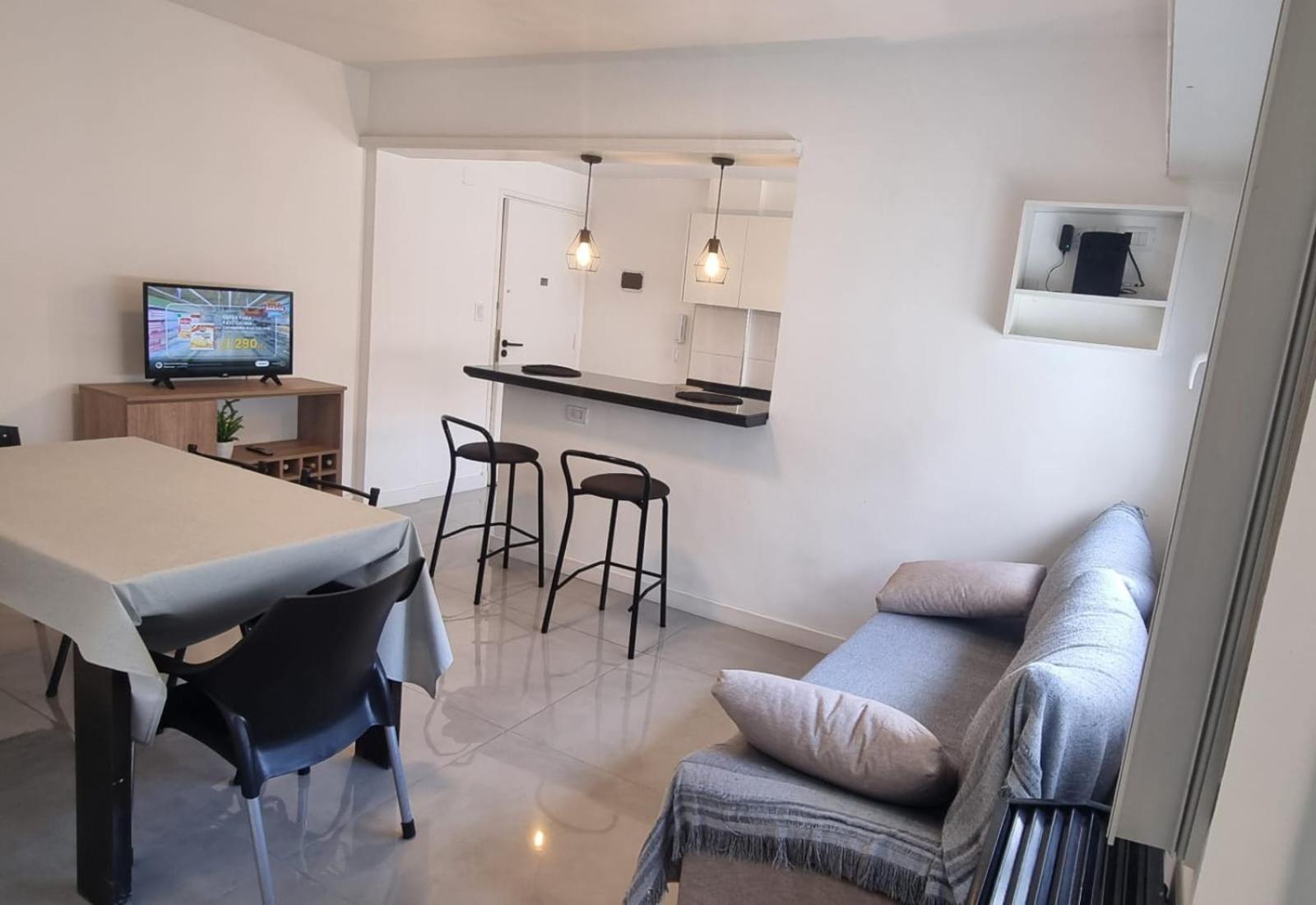 Departamento Hasta Cuatro Personas, Dos *